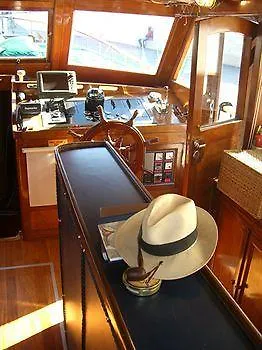 Botel Boat And Breakfast