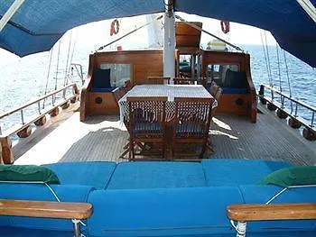 Boat And Breakfast