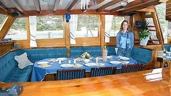 Boat And Breakfast