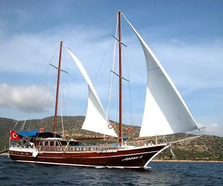 Botel Boat And Breakfast