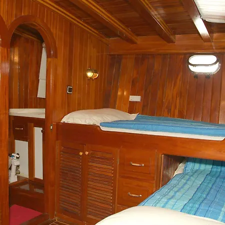 Botel Boat And Breakfast Palermo