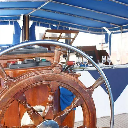 Boat And Breakfast Botel Palermo